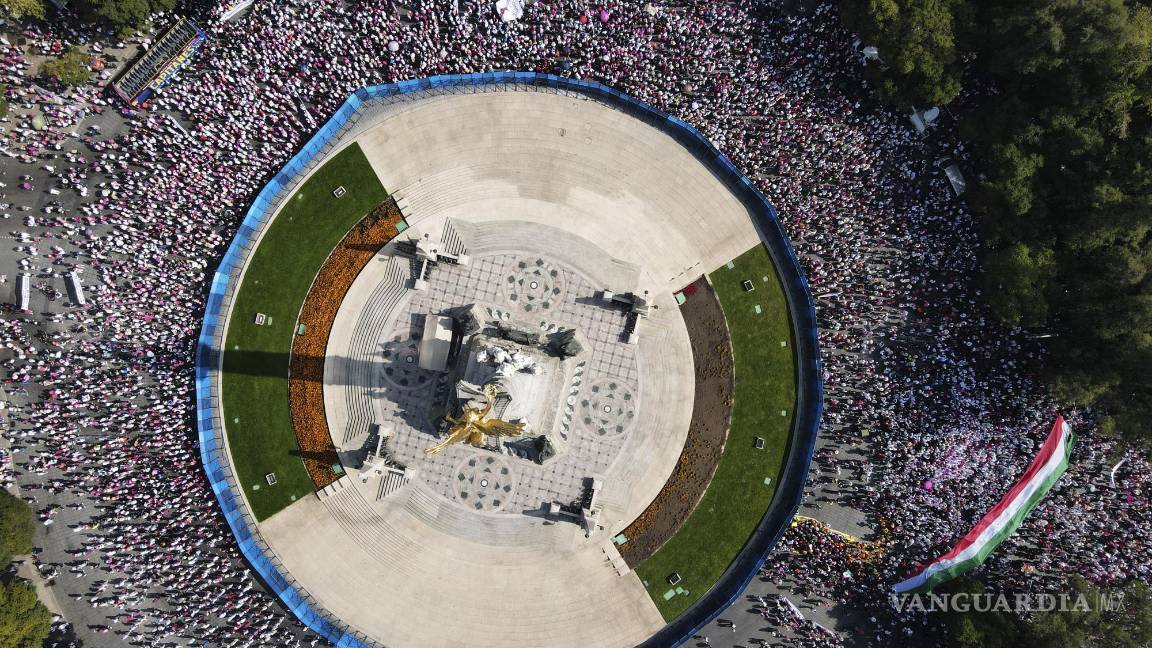 $!Organizaciones ciudadanas se reúnen en el icónico “Monumento del Ángel de la Independencia” en CDMX en apoyo al INE.