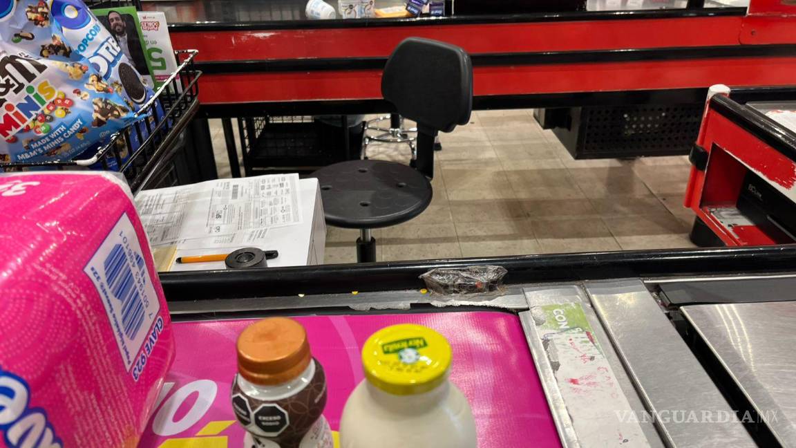 $!Algunos supermercados sólo cuentan con banquitos pequeños, sin cumplir con lo que exige la norma en términos de respaldo y comodidad.