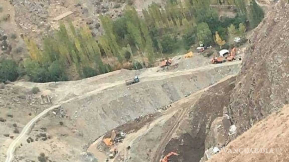 Derrumbe de mina deja al menos 30 muertos en Afganistán