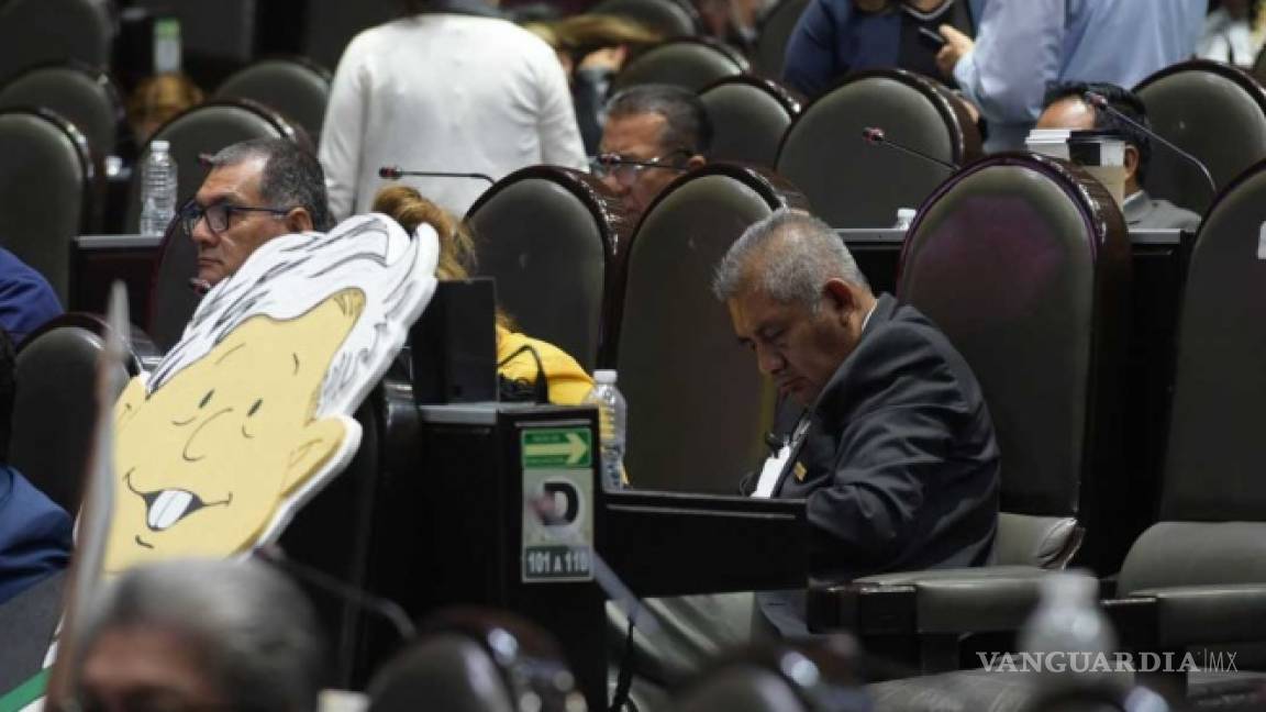 Diputado de Morena se vuelve a quedar dormido durante sesión