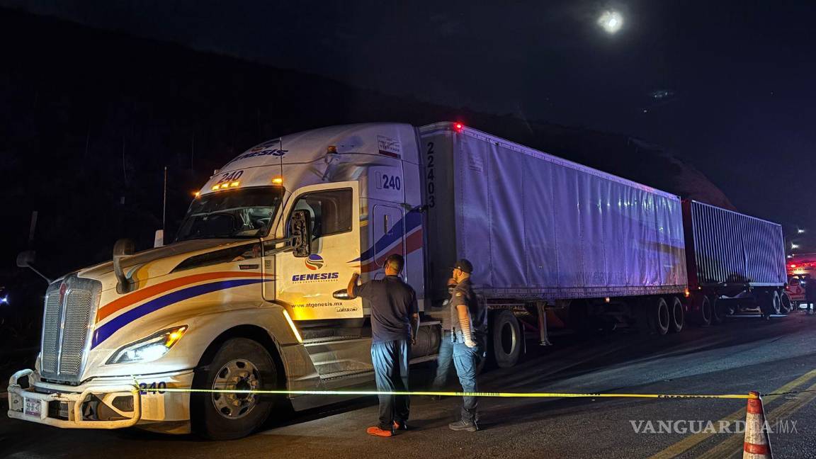 $!La Guardia Nacional cerró el libramiento Norponiente luego del accidente que dejó una persona sin vida.