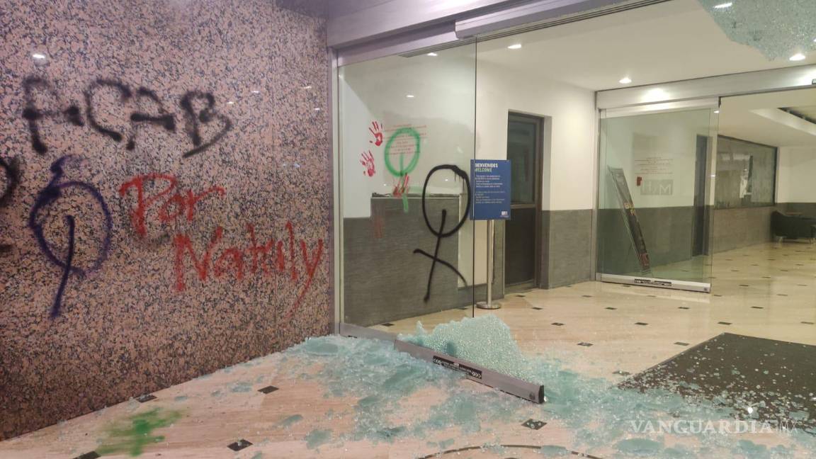 $!Consignas en contra del machismo, las desapariciones, el feminicidio y las violaciones.