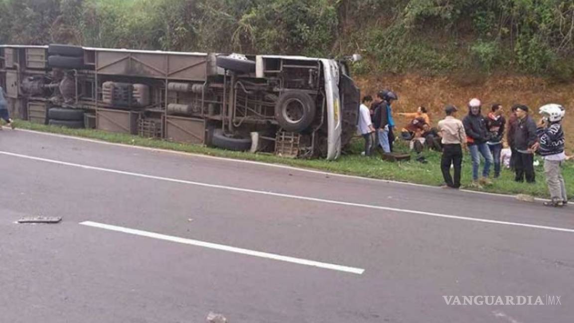 Accidente de autobús en Indonesia deja al menos 27 muertos
