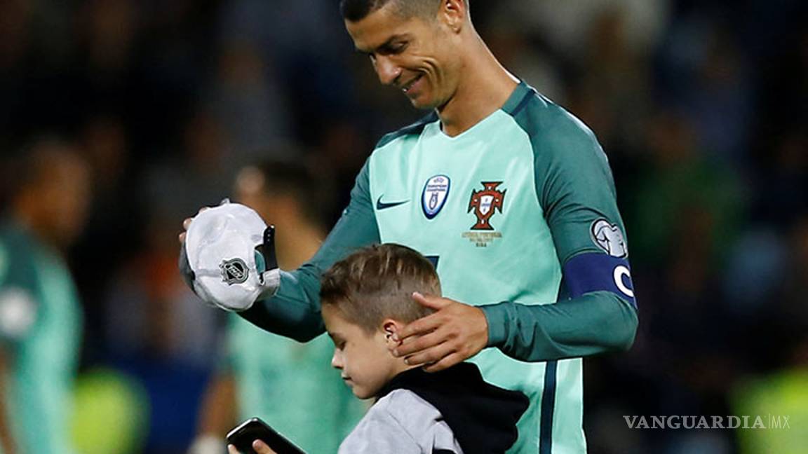 $!El gesto noble de Cristiano con un niño