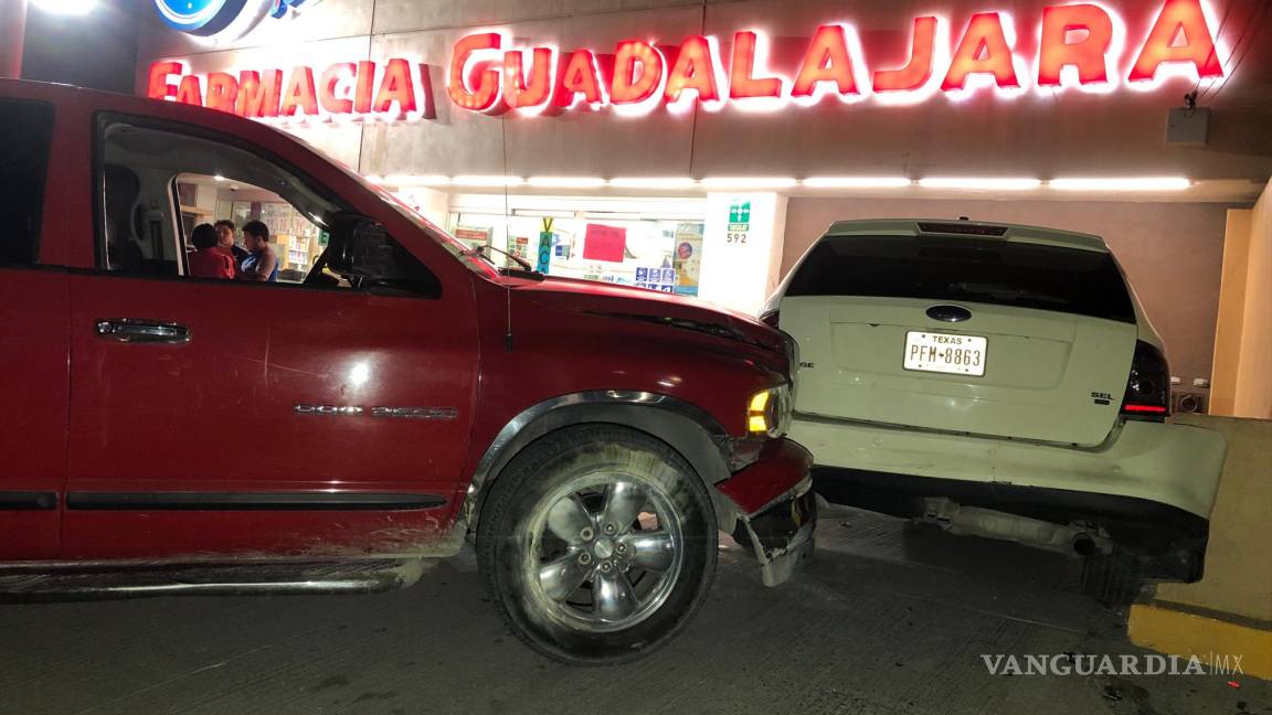 Accidente en la colonia Buenos Aires de Saltillo, deja un herido y daños materiales