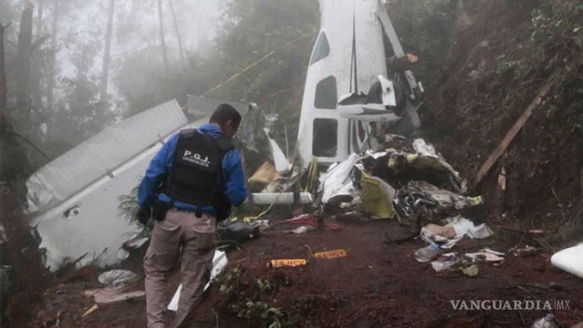 Mueren 3 al desplomarse su avioneta en Veracruz