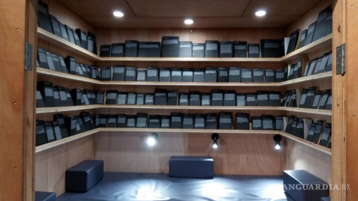 $!Artista española reúne en instalación 200 libros prohibidos en la historia