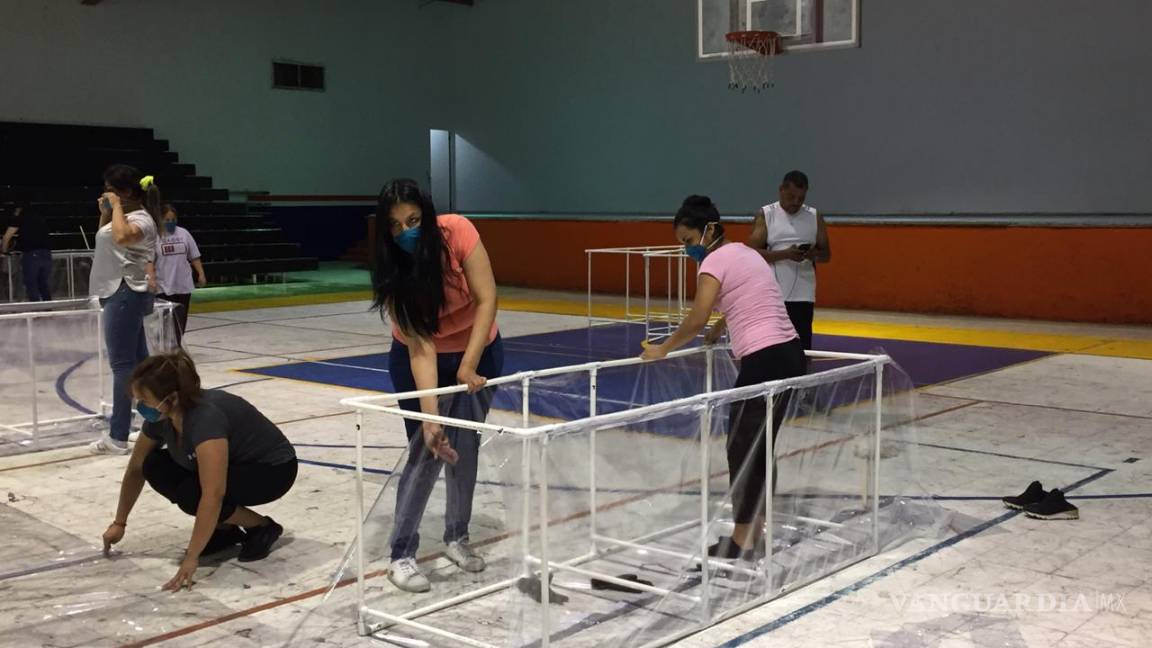 $!Fabrican 50 cubrecamillas para pacientes de COVID-19 en Monclova