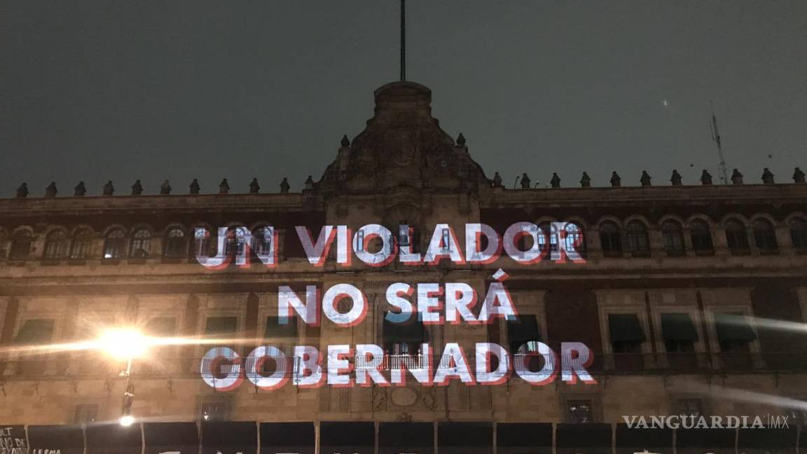 $!‘Muro de la paz’ de AMLO es transformado en memorial de víctimas de feminicidio