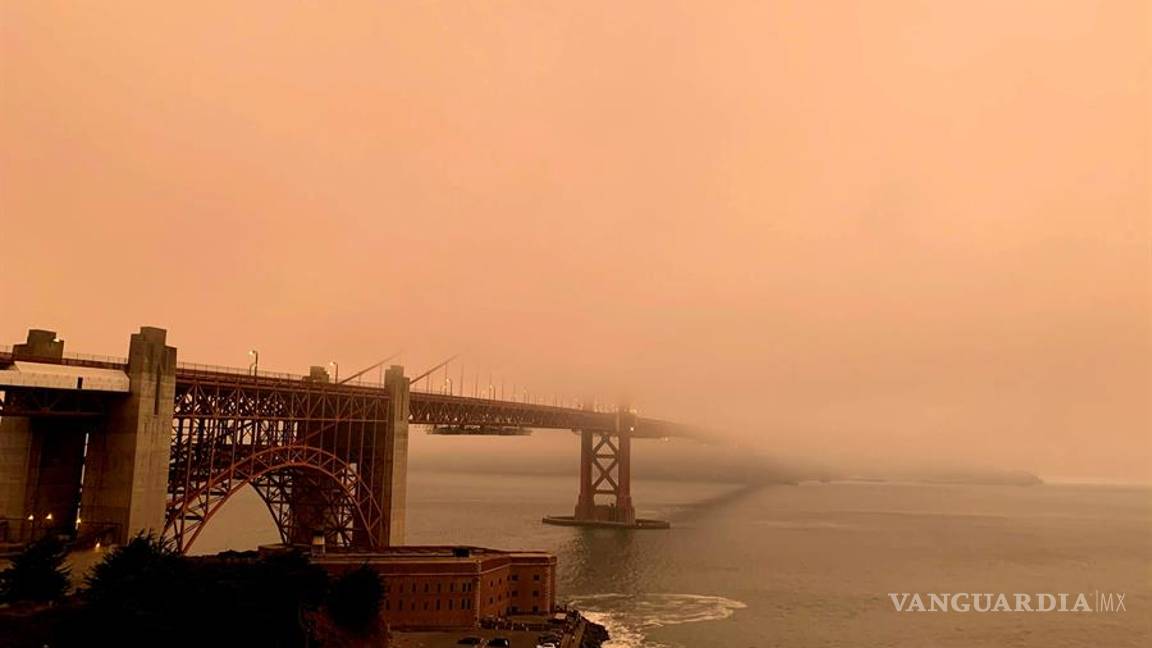 $!Incendios forestales pintan de un color naranja apocalíptico el cielo de San Francisco