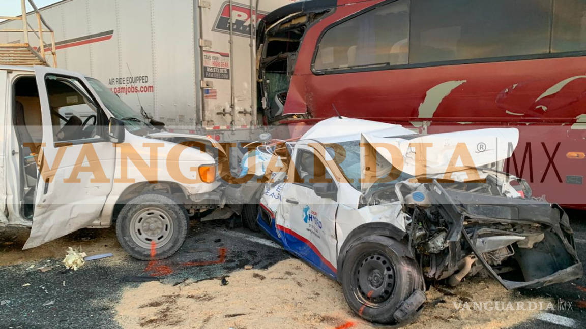 Chofer de un autobús de pasajeros ocasiona fuerte accidente en la carretera Saltillo- Monterrey