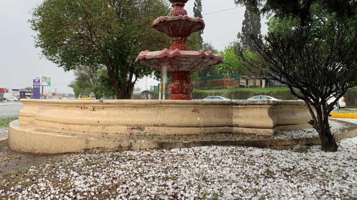 $!Granizo sorprende a saltillenses; tráfico se complica ante fuertes lluvias en diversos sectores