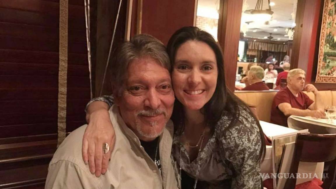 Padre e hija están juntos por primera vez después de 40 años