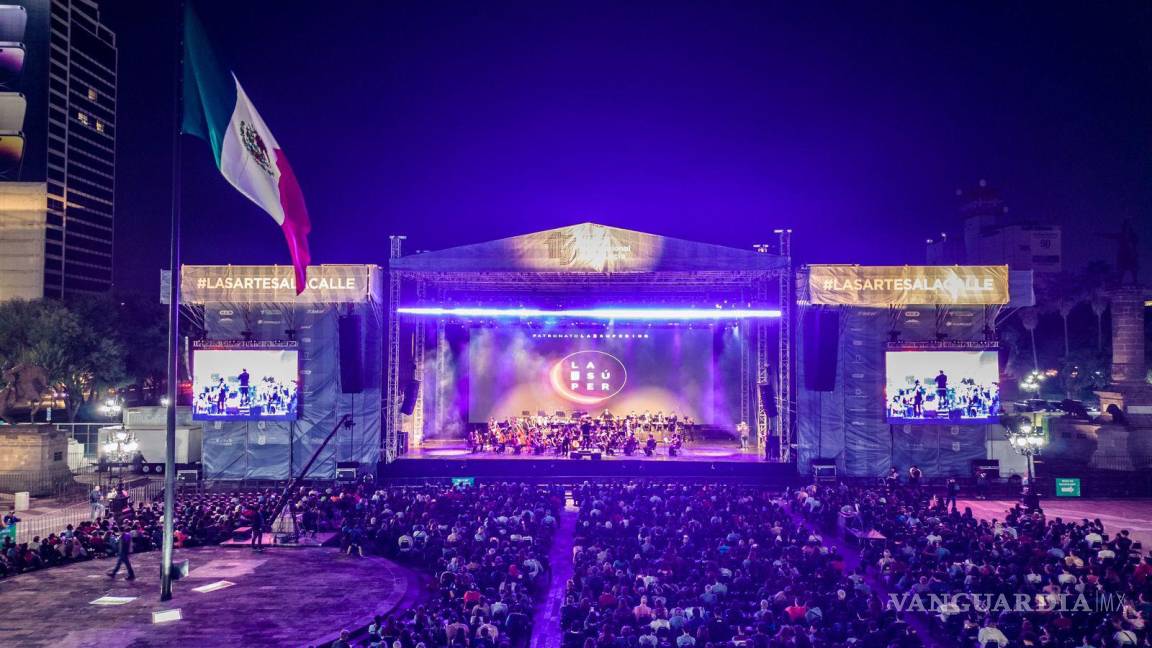 Brilla La Súper en el Festival Internacional Santa Lucía en Monterrey