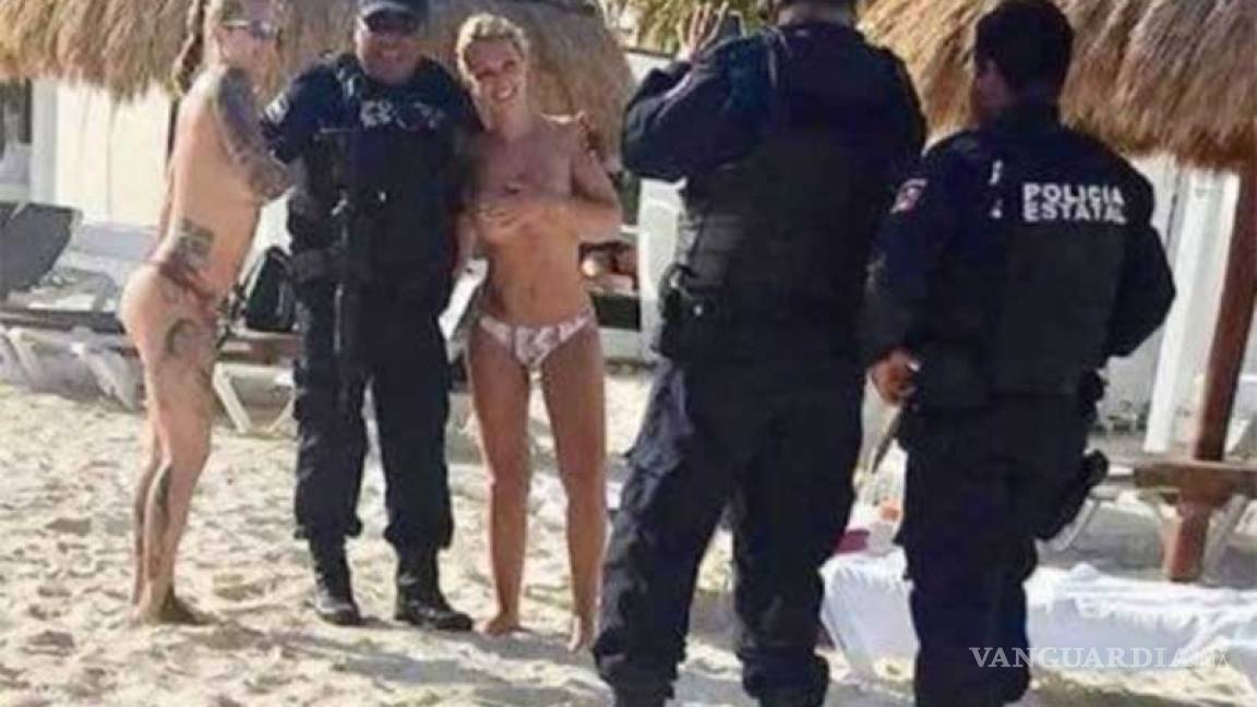 Sancionan a policías que se fotografiaron con turistas 'topless' en Cancún
