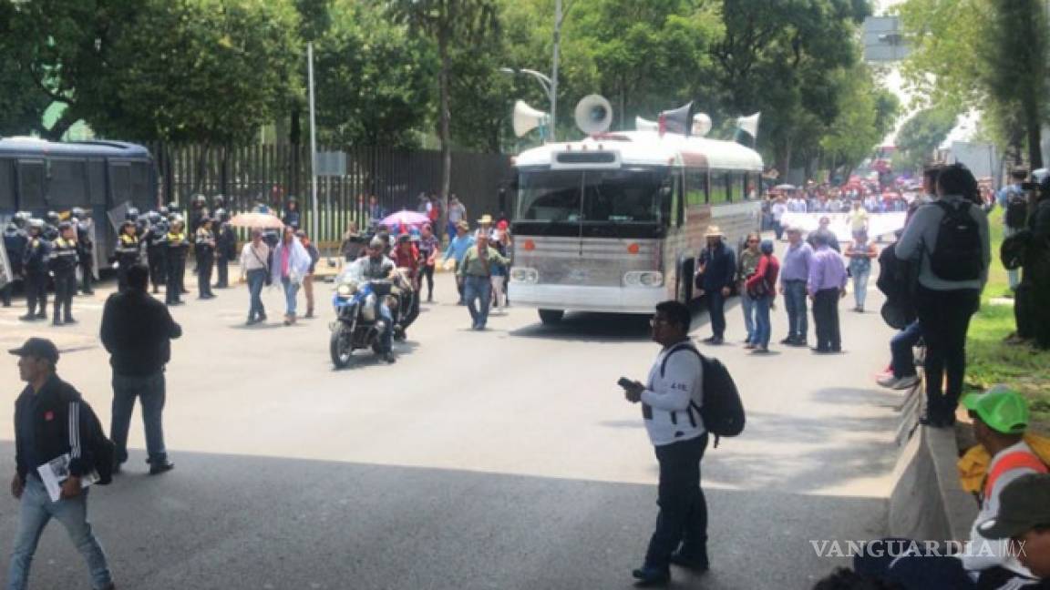 Protestan frente a San Lázaro por Sexto Informe