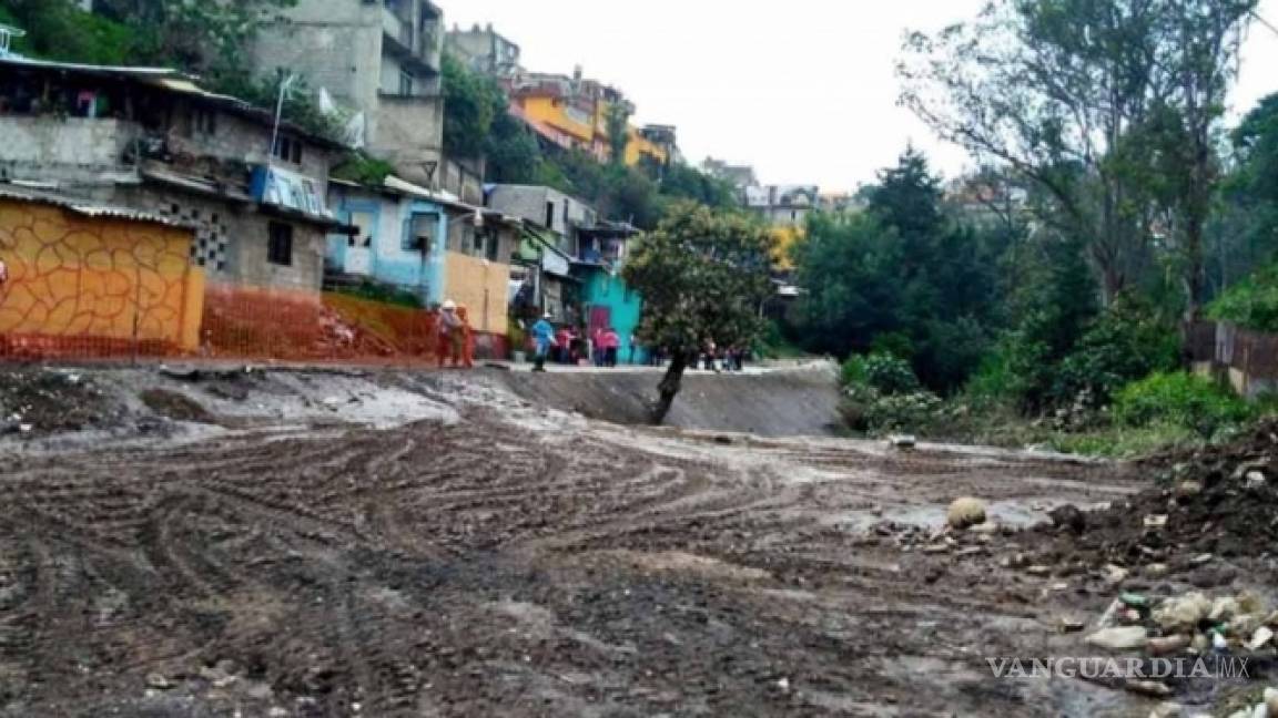 Basura y olor fétido deja lluvia en márgenes de Presa Tacubaya