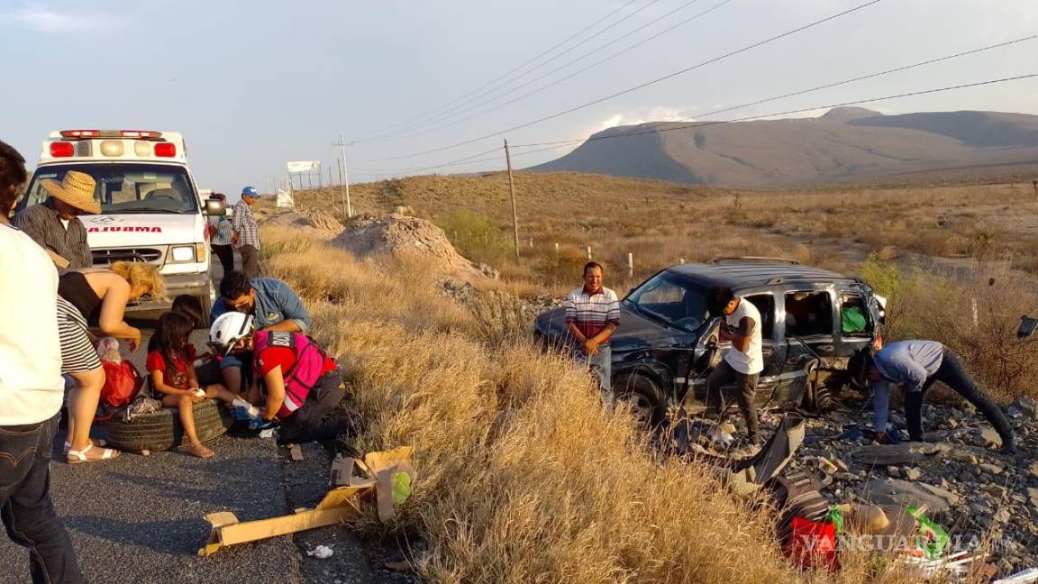Familia se vuelca en carretera Monclova, cuando regresaban a Saltillo