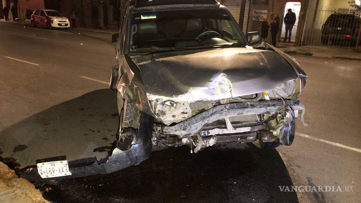 $!Elementos de Tránsito Municipal realizaron la detención de la fémina, la cual apenas se mantenía en pie.