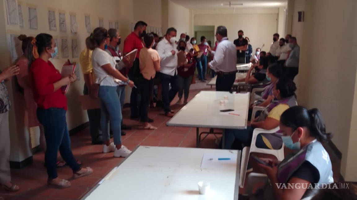 Denuncian condiciones inhumanas en el IEC durante conteo de votos en Monclova