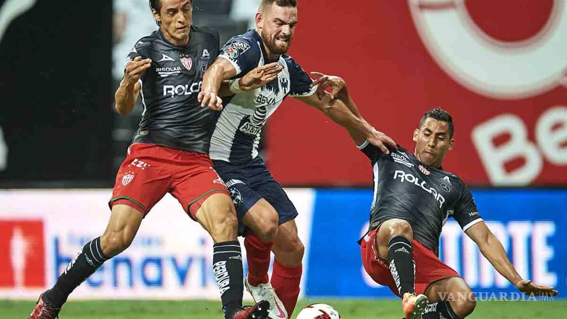 Necaxa le roba el empate a Monterrey