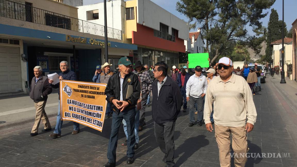 $!Marchan en Saltillo profesores en huelga