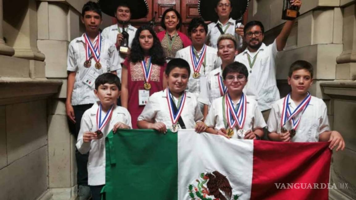 Mexicanos ganan oro en olimpiada de matemáticas y agradecen a Guillermo Del Toro