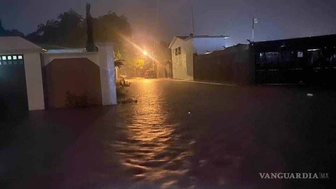 $!Emergencia en Múzquiz... tras inundación, autoridades realizan labores de rescate de personas