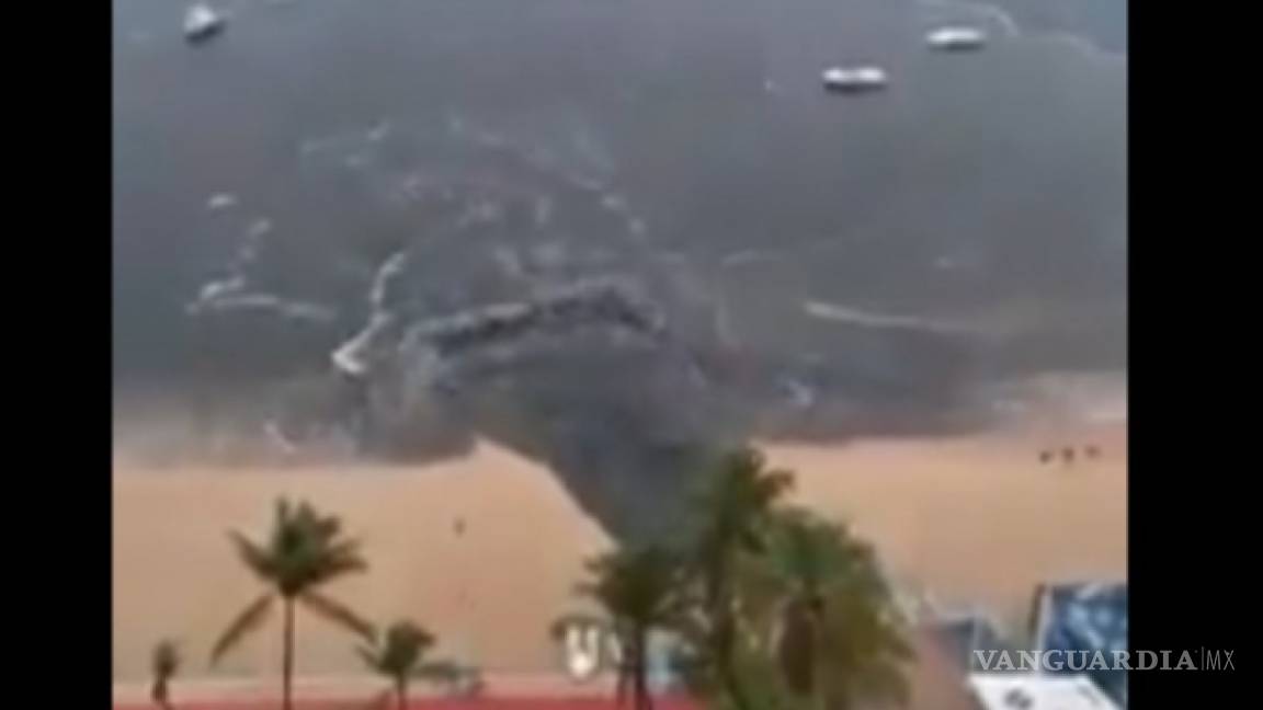 Captan descarga de aguas negras en playa de Acapulco