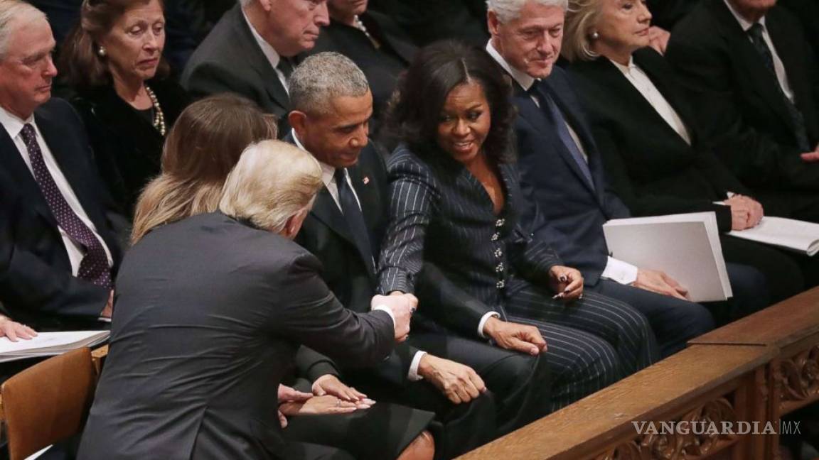 El incómodo saludo de Donald Trump en funeral de George H. W. Bush