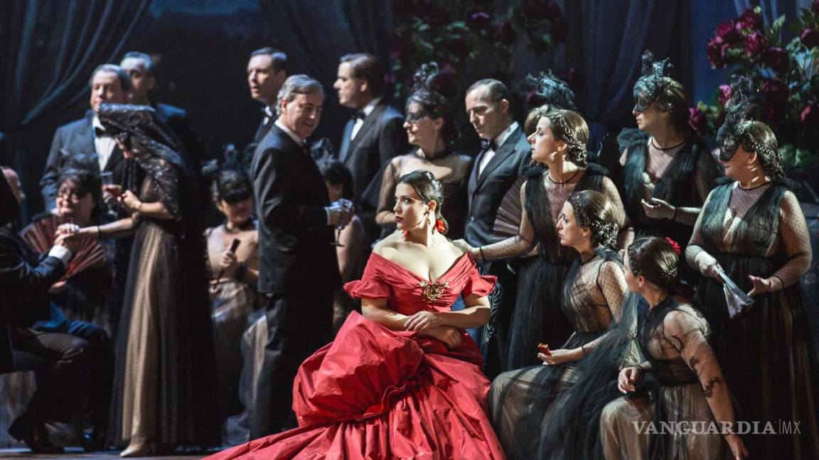 Valentino vestirá 'La Traviata' más bella en medio siglo