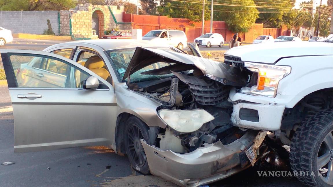 Saltillo: Camioneta ‘casi nueva’ es chocada por conductor en estado de ebriedad en Fundadores