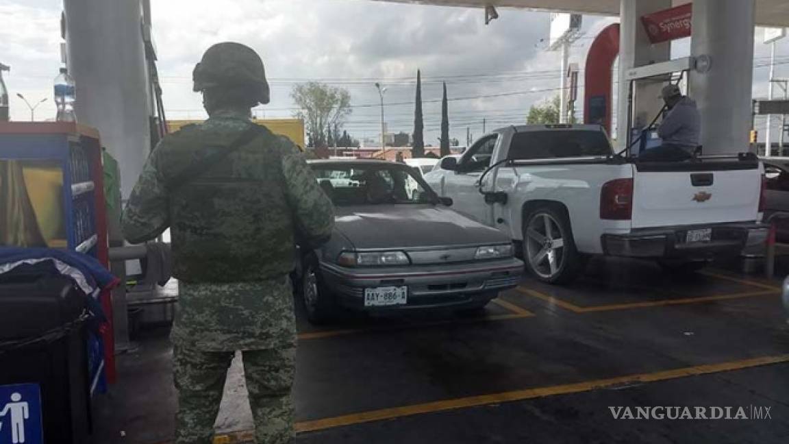Después de amenaza de arma, ejército vigila gasolinera en Aguascalientes