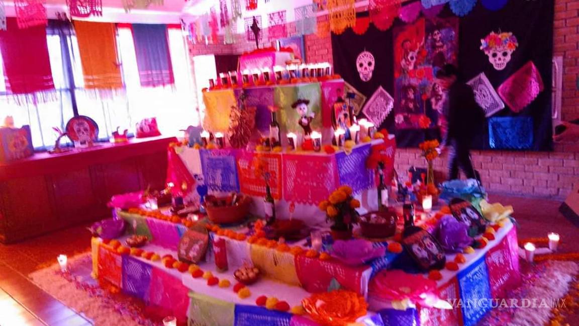 $!¿Ya viste estos altares en Saltillo? Dedicados a familiares, Walt Disney, Juan Gabriel, Cri-Cri y más (Fotos)