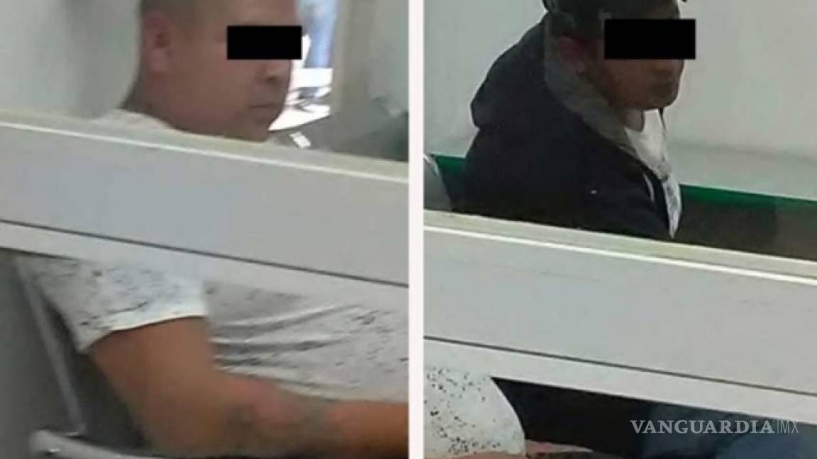 Caen dos sujetos por robar celular a joven en Metro Balderas