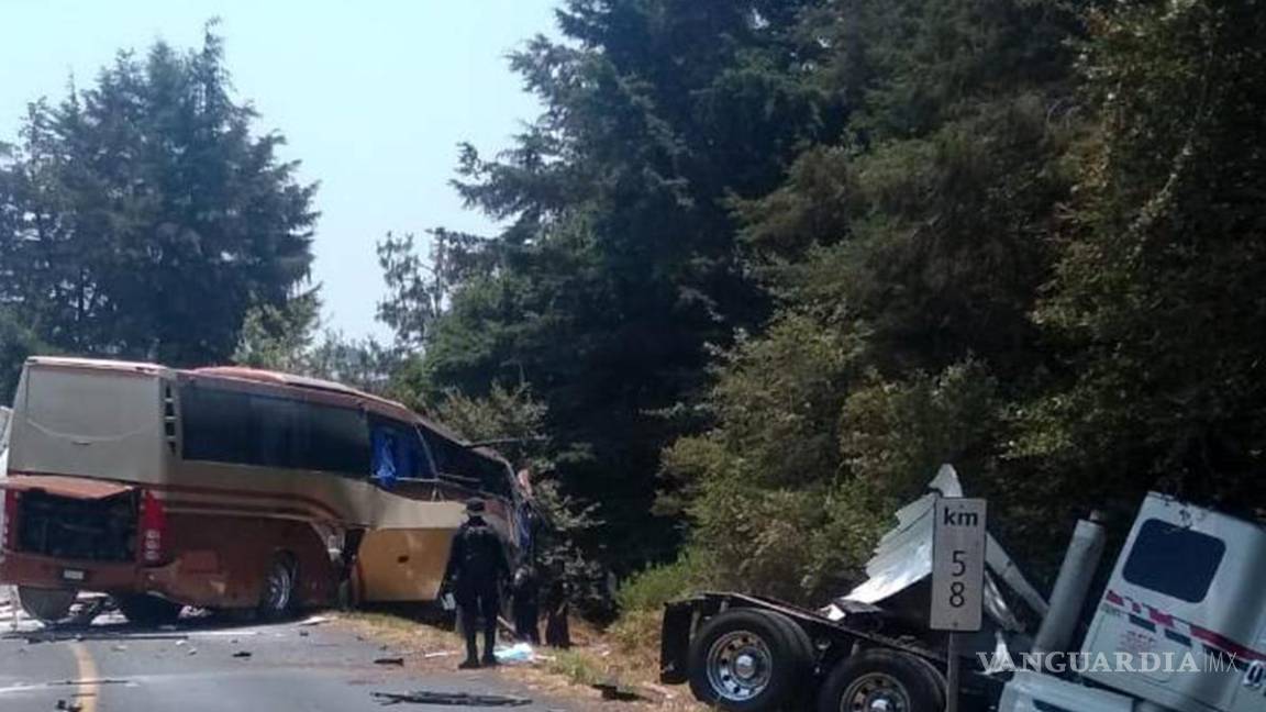 $!Pipa impacta autobús de staff de Marco Antonio Solís; hay un muerto