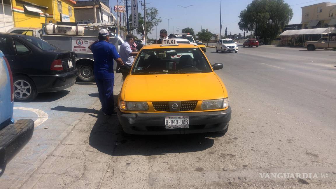 Atropella y lesiona a adulta mayor en un estacionamiento en colonia de Saltillo