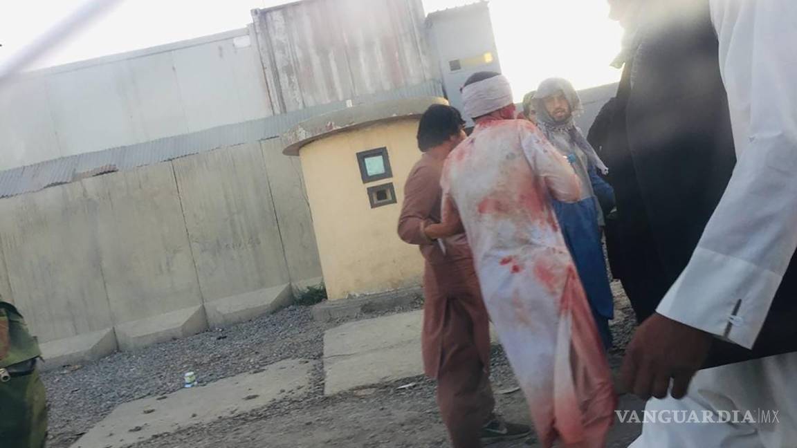 Al menos 13 muertos después de que un terrorista suicida atacara el aeropuerto de Kabul