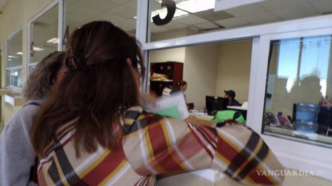 $!Las mujeres se presentaron a denunciar, pero no se pudo hacer la captura electrónica, ya que el sistema aún no funciona.