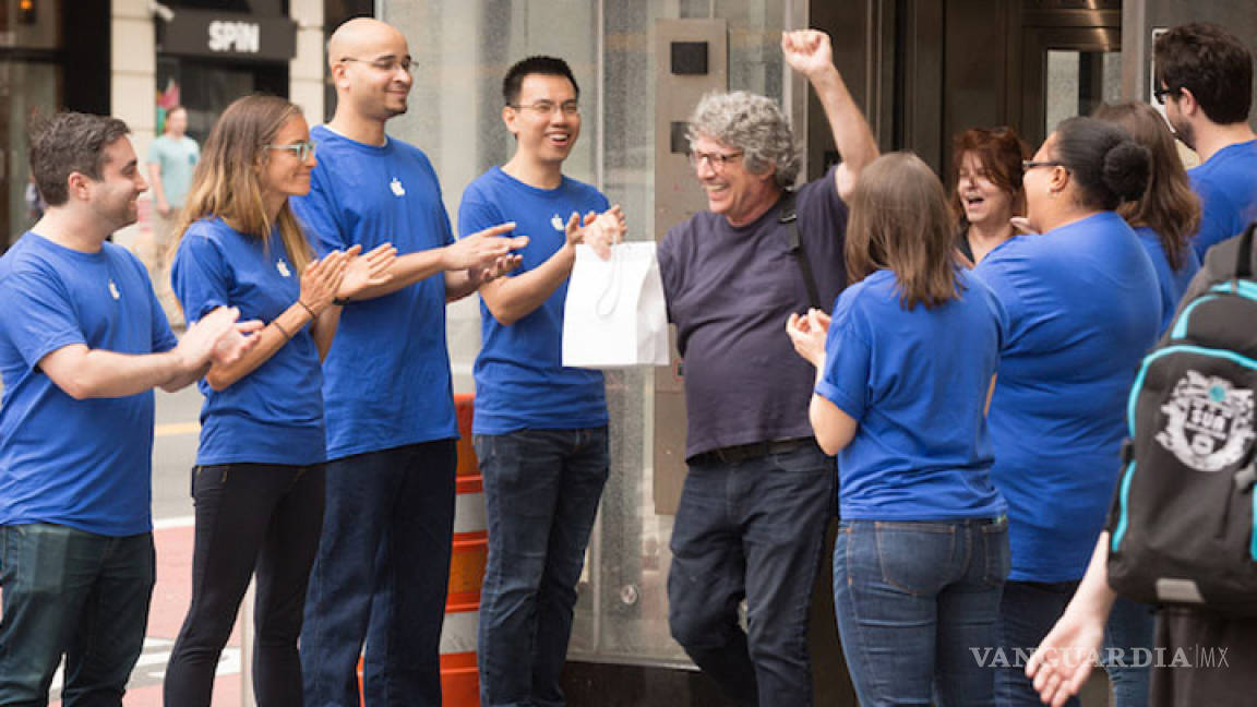 Convierten parada de metro de Nueva York en falsa tienda Apple