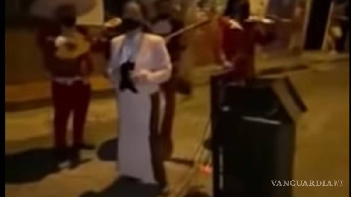 Le Lleva Serenata A Su Novia Y La Encuentra Con Amante Video 