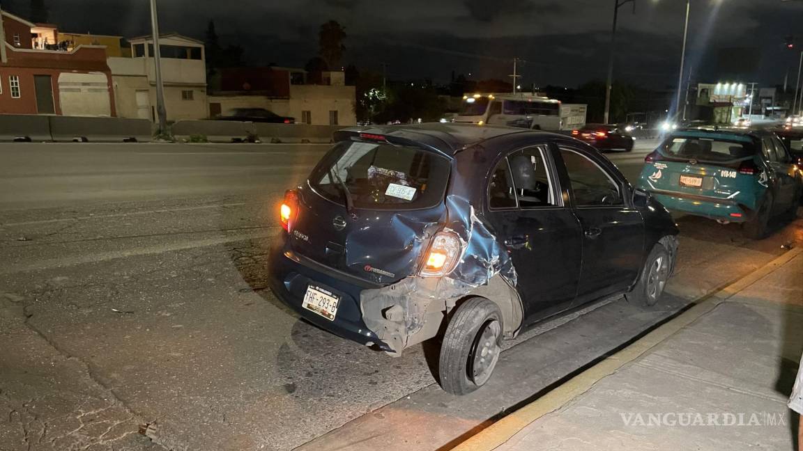 Patrulla se queda sin frenos y choca por alcance en Saltillo