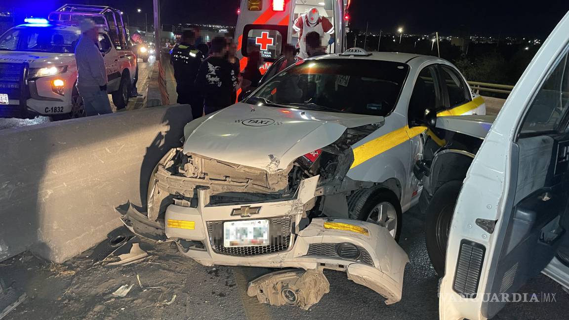 Saltillo: Taxista ebrio pierde el control, choca ballenas y provoca dos accidentes