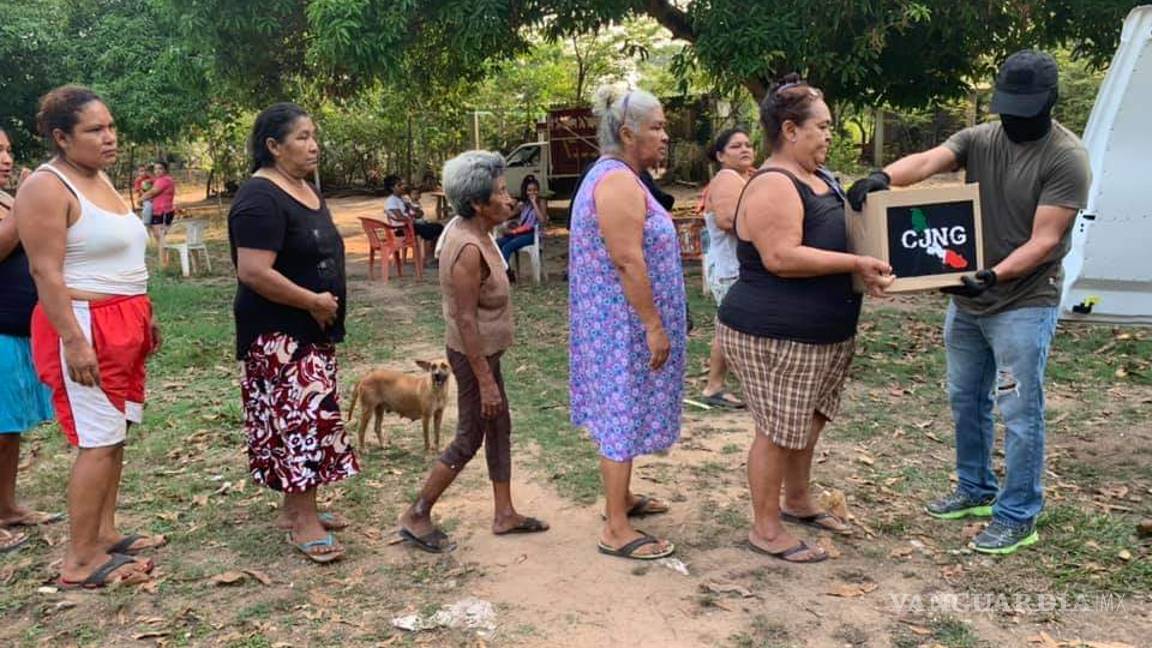 $!Hacen fila por despensas del Cártel Jalisco Nueva Generación en Veracruz