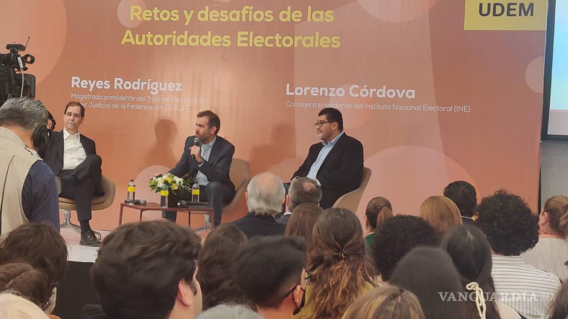 ‘No somos iguales’, responde Lorenzo Córdova, presidente del INE, a AMLO