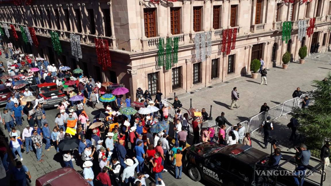 En 24 horas Jubilados recorren Congreso, Palacio y plazas de Saltillo para ser escuchados