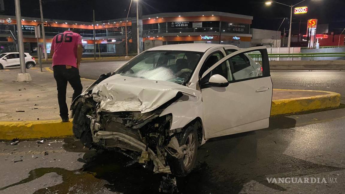 Saltillo: conductor en presunto estado de ebriedad provoca accidente y deja a seis trabajadores sin transporte