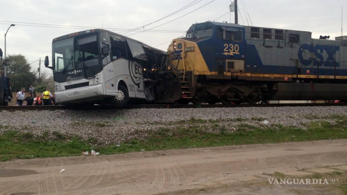 Al menos cuatro muertos al colisionar tren y autobús en Mississippi