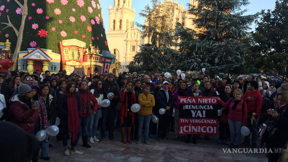 $!Se manifiestan pacíficamente contra el ¨gasolinazo¨ en Saltillo