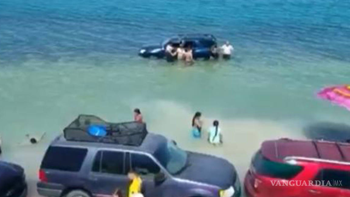 ‘Marea viva’ se lleva autos, motos, y sombrillas… en playa de Sonora (Video)